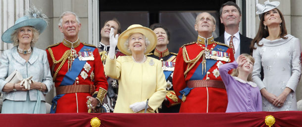 LE CONTRADE NON ANDRANNO DALLA REGINA