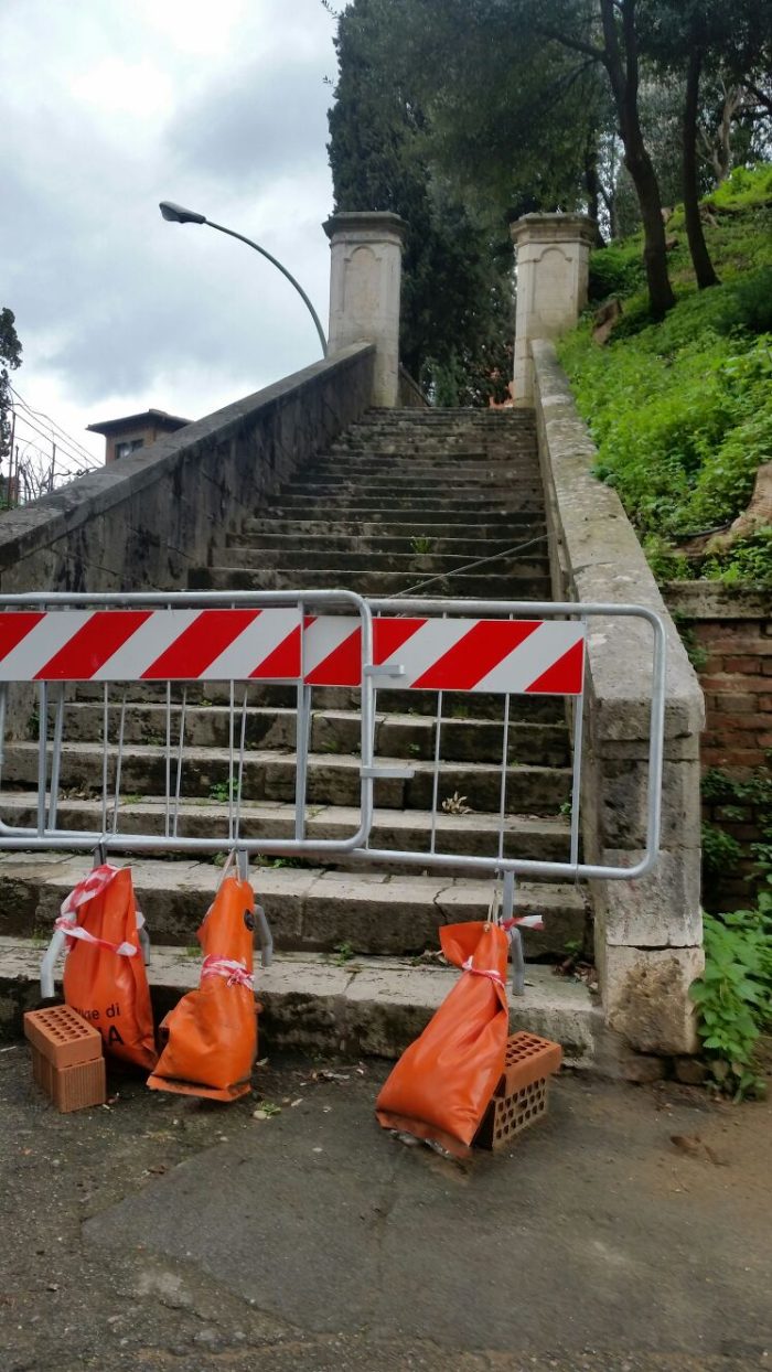 L'antica salita dell'Alberino &egrave; pericolosa, il Comune la chiude