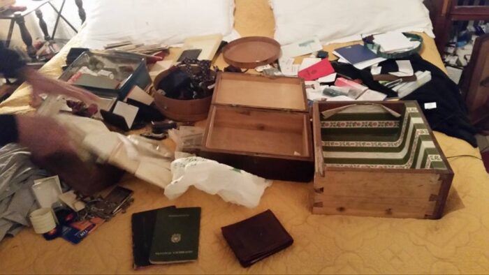 Furti a Poggibonsi, notate due ragazze che fuggono e salutano