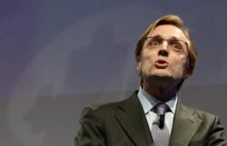 PRESIDENTE E AD MPS DEVOLVONO LORO COMPENSI AL FONDO DIPENDENTI