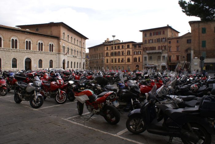 ZTL: in arrivo per i veicoli a due ruote obbligo di sosta negli stalli appositi