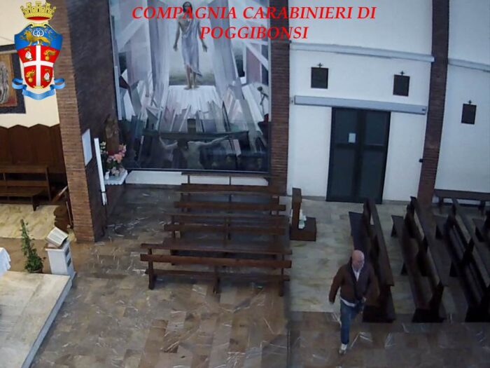 Ruba in chiesa le offerte dei fedeli-LE FOTO