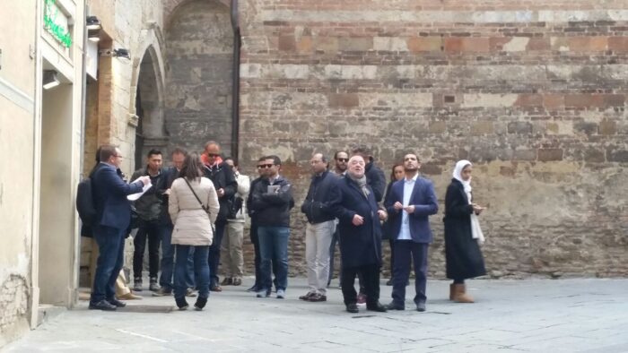 Scandalo: Dubai vuol fare la copia di Siena nel deserto