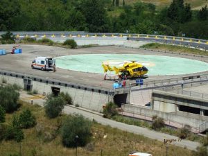 Fratelli cadono dalla bici, il pi&ugrave; piccolo &egrave; grave