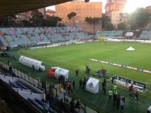 Denuncia e daspo per senese che lancia monetina