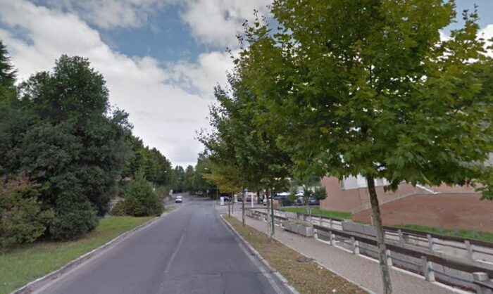 Incidente in via Bracci, ferita una donna