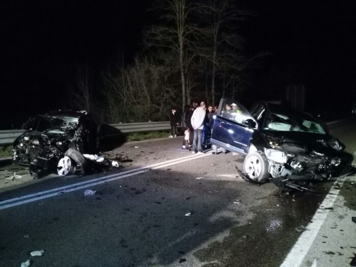 Scontro nella notte: cinque feriti