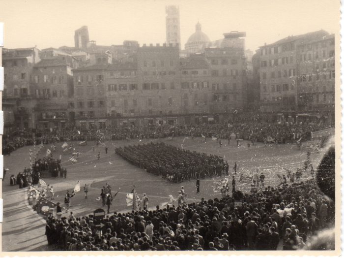 Santa Caterina senza militari e lontano dalla Piazza - LE FOTO