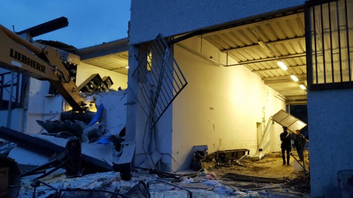 Commando di venti persone per l'assalto al portavalori