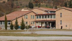 Allarme bomba, tutti fuori da scuola