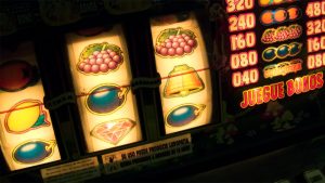 Ruba le monete di una slot machine