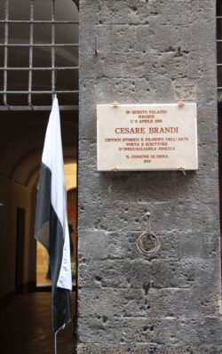 Cesare Brandi, targa in memoria al civico 90 di via di Città
