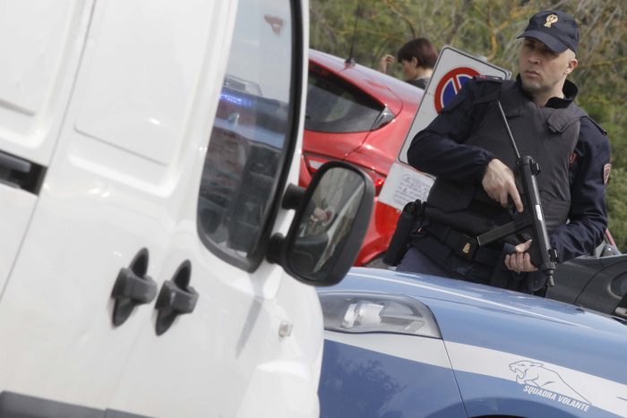 Pregiudicato straniero scarcerato, espulso e accompagnato al Cie dalla polizia