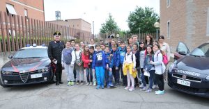 Scuole in visita alla caserma dei carabinieri