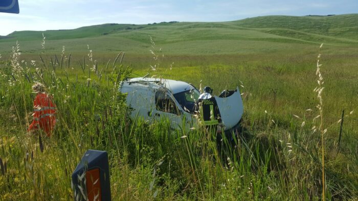 Scoppia la gomma, incidente sulla Siena-Bettolle