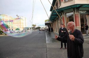 L&rsquo;Amministrazione comunale invita a Siena Boris, &ldquo;l&rsquo;uomo delle bolle&rdquo;