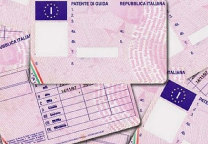 Auto: il 76% dei senesi risulta patentato. I numeri in Toscana