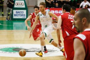 Mens Sana, stagione finita. Imola batte Siena alla bella e avanza