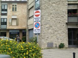 Commercianti via Celso Cittadini: "Così chiudiamo"