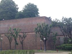 Brucia un lampione, Fortezza al buio