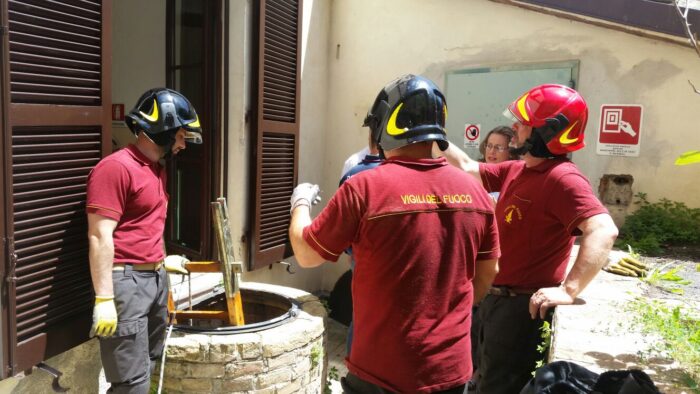 Donna cade in un pozzo a Villa Rubini - LE FOTO