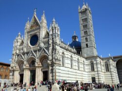Turisti tedeschi si rifiutano di far controllare gli zaini in Duomo