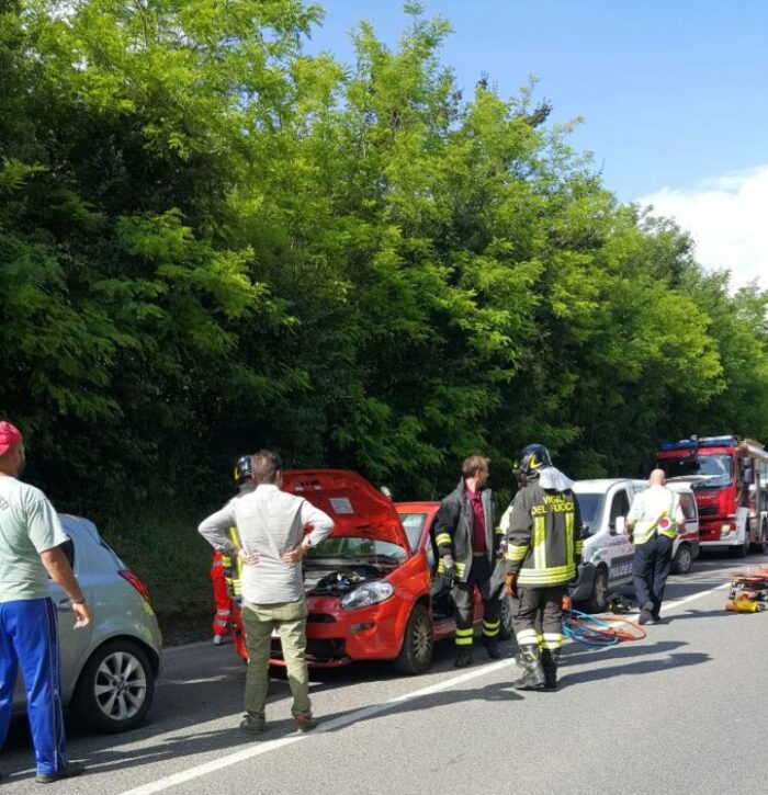 Maxi tamponamento a Costafabbri, quattro auto coinvolte