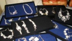 Rapinato rappresentante di gioielli