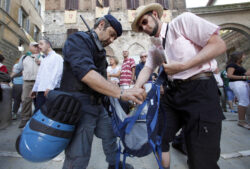 Palio: il questore pianifica le misure di sicurezza. Metal detector all'ingresso della Piazza