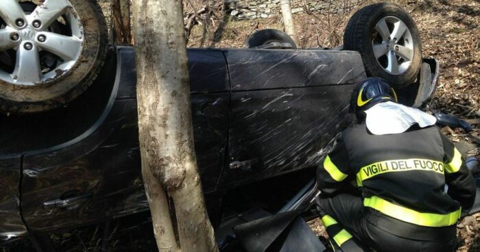 Si ribalta con l'auto, soccorso con Pegaso