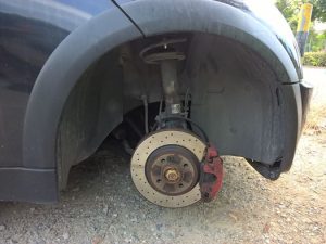 Nuovo furto di ruote ad auto in sosta