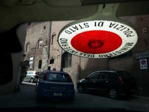 Notte brava di alcuni giovani spagnoli a Siena