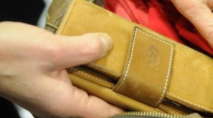 Derubate nei negozi del centro mentre provano i vestiti