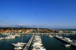 Carabiniere in servizio a Casole salva bimba caduta in acqua al porto di Marina