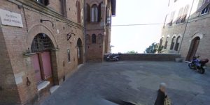 Ladro acrobata ruba nella casa della custode della Torre