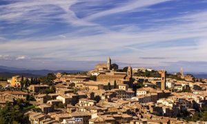 Montalcino, la rinascita del turismo passa dal Brunello: boom di prenotazioni