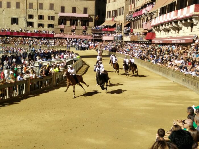 Palio 16 agosto 2022: Tratta, le batterie in tempo reale