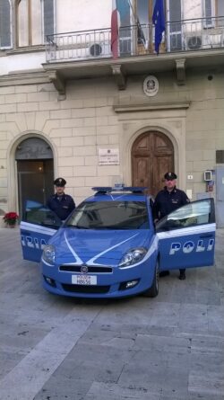 Ruba energia elettrica e litiga con l'operatore Enel che gli stacca la luce