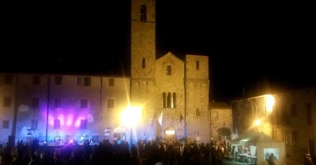 Morsi e botte: arrestato durante la notte bianca