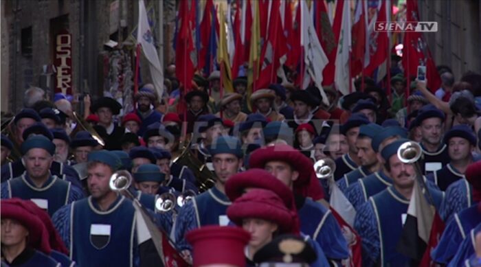 I colori e le emozioni del corteo storico in super slow motion