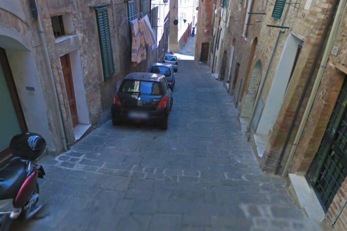 Derubato mentre dorme nella sua casa in pieno centro