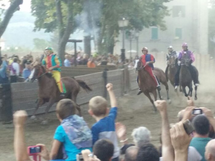 Palio di Castel del Piano: vince Poggio
