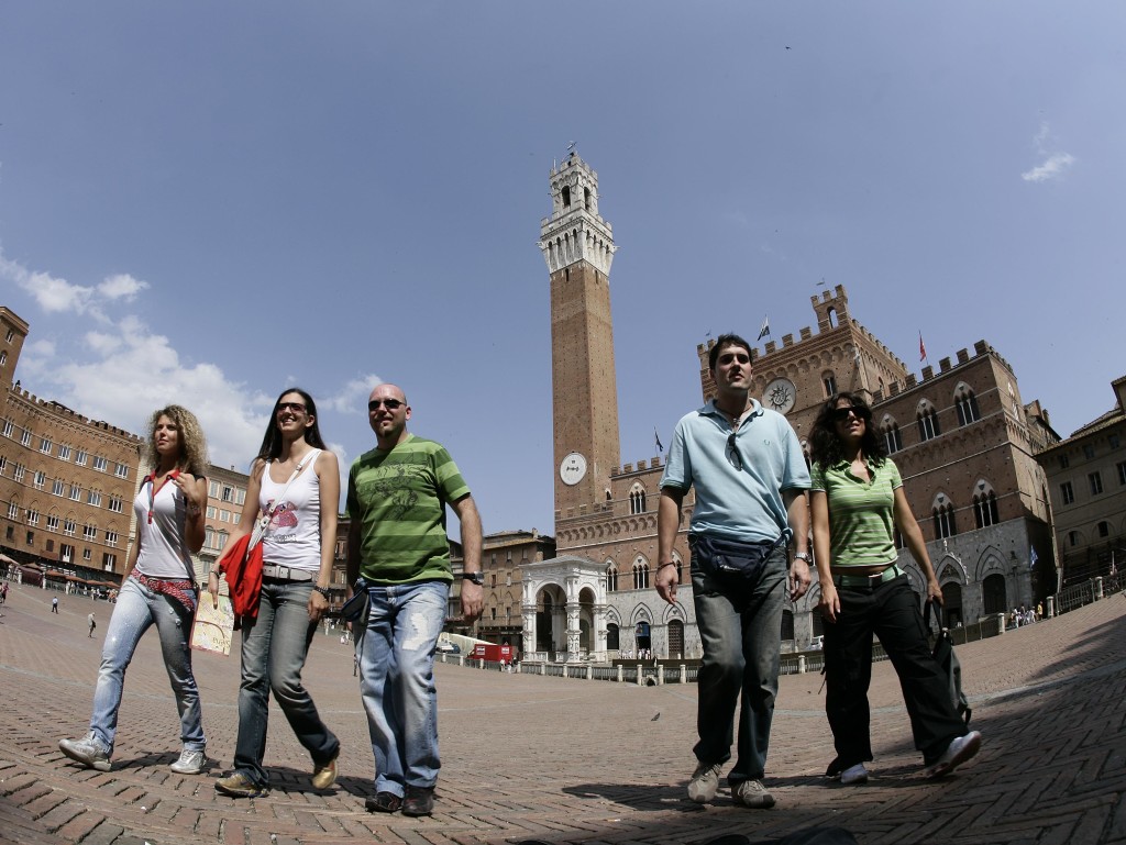 Giornata Nazionale Trekking Urbano, Siena racconta la sua anima verde a passo lento