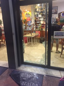 Sfondano la porta con il furgone: furto al bar Acquacalda