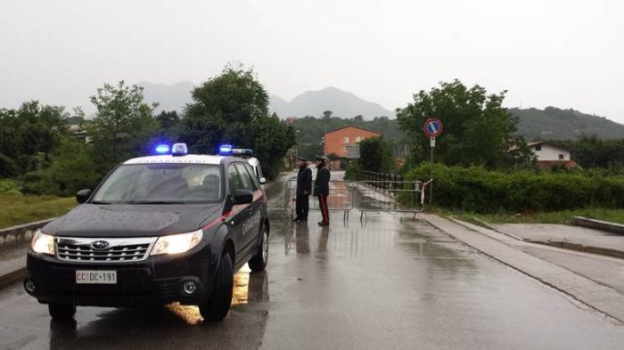 Maltempo: volontario in mezzo ad un torrente, salvato dai Vigili del Fuoco
