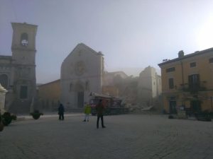 La cattedrale di Norcia crollata pochi minuti fa