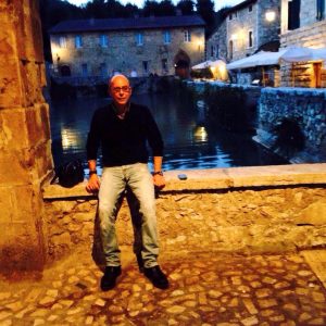 Lavorava al Monte dei paschi il motociclista morto a San Quirico