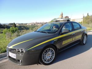 Commercio di prodotti di moda contraffatti, sequestri della Guardia di Finanza