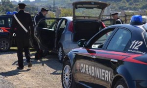 Furti in negozi e centri commerciali a Siena: cinque arresti dei Carabinieri