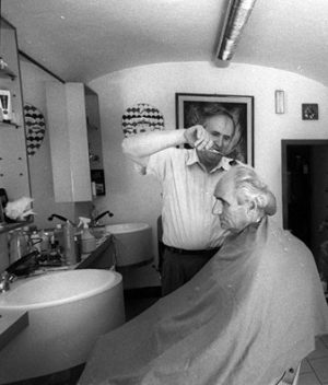 E' scomparso Omero, mitico barbiere di Camollia